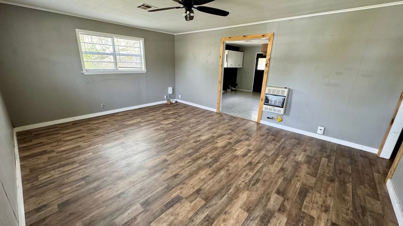 410 S 7th St - Photo 2 of 12