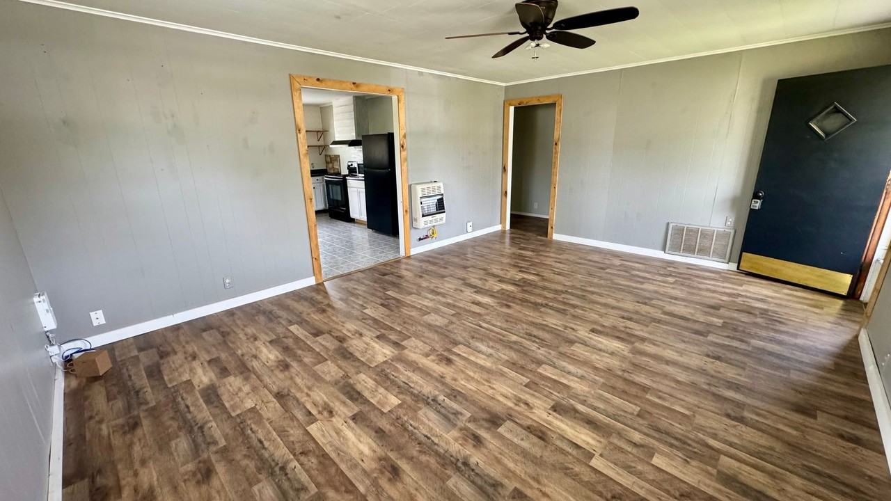 410 S 7th St - Photo 3 of 12