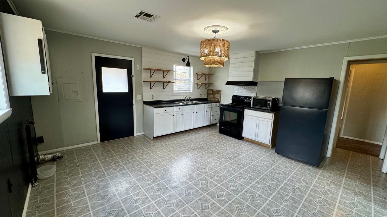 410 S 7th St - Photo 4 of 12