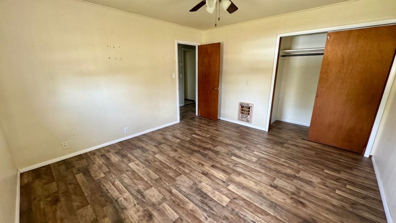 410 S 7th St - Photo 7 of 12