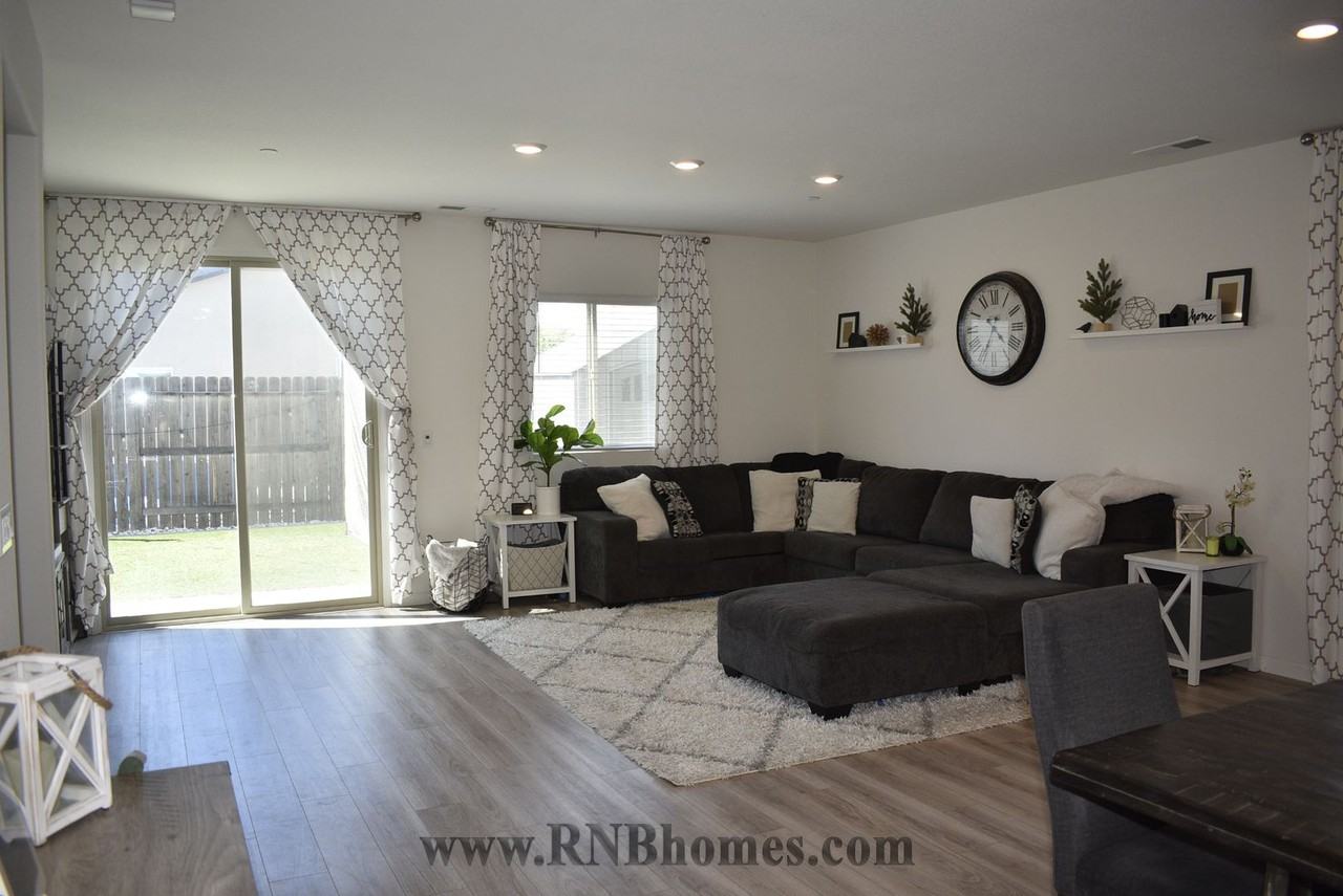 1048 Merrimack St - Photo 6 of 19