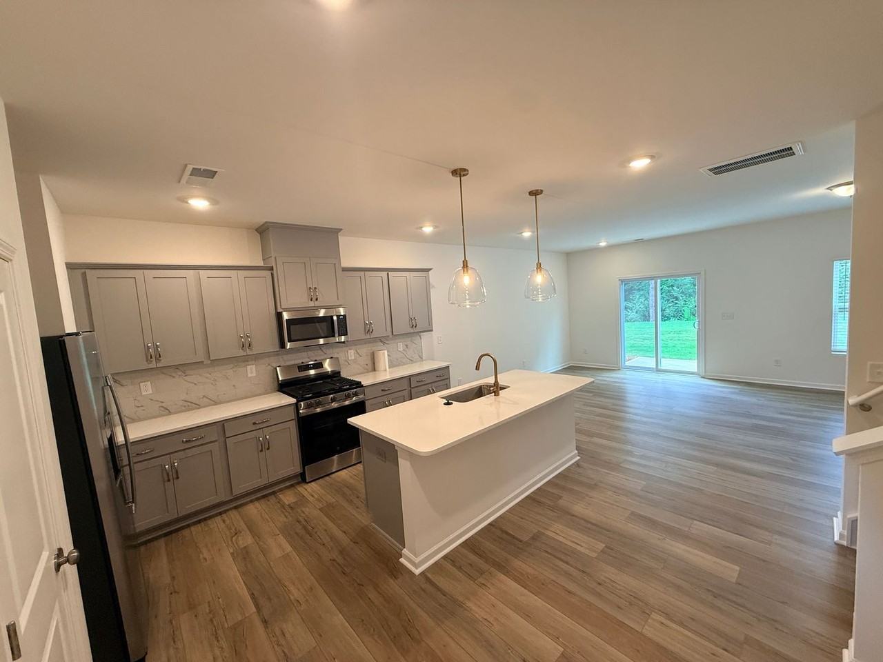 3113 Lilac Grove Dr - Photo 2 of 26