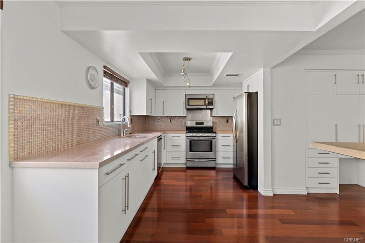 13243 Vanowen St #3 - Photo 7 of 18