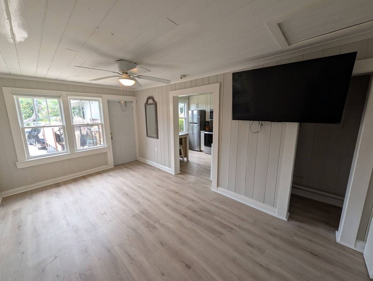 2562 Loma Linda St - Photo 4 of 18