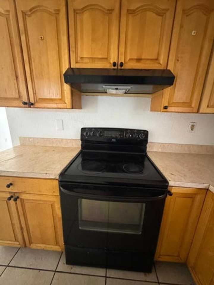240 Nw 56th St - Photo 2 of 11