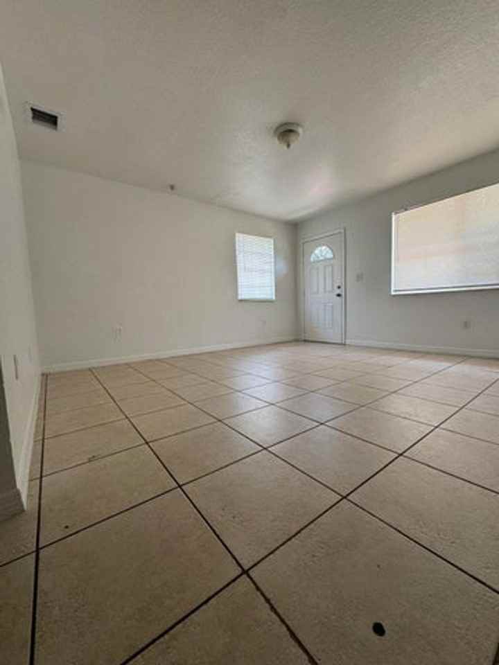 240 Nw 56th St - Photo 3 of 11