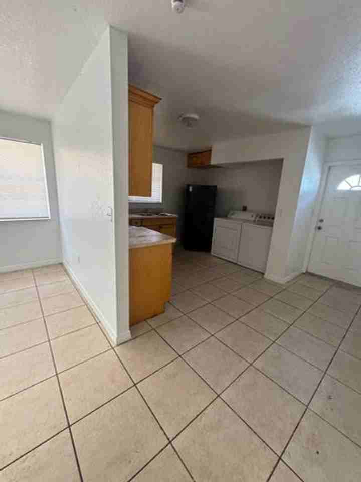 240 Nw 56th St - Photo 5 of 11
