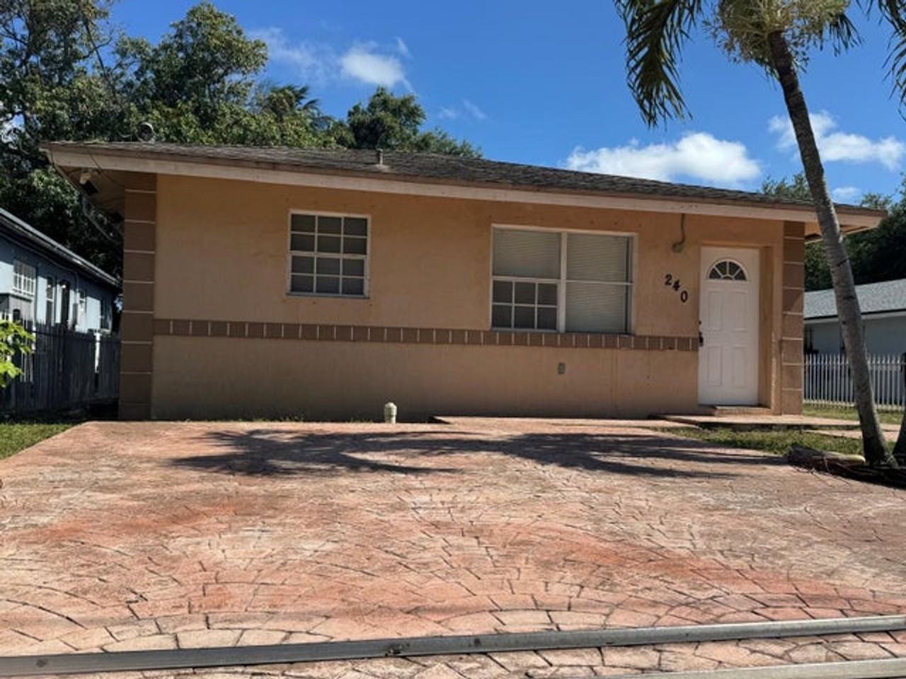 240 Nw 56th St - Photo 6 of 11