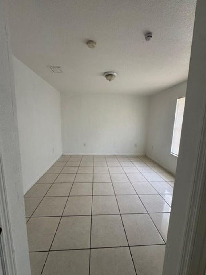 240 Nw 56th St - Photo 7 of 11