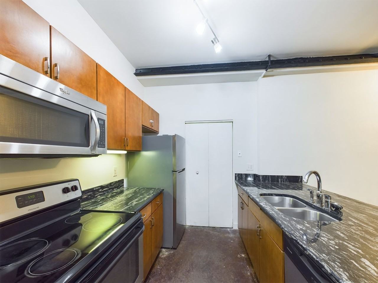 15 N 18th St #2B - Photo 2 of 26