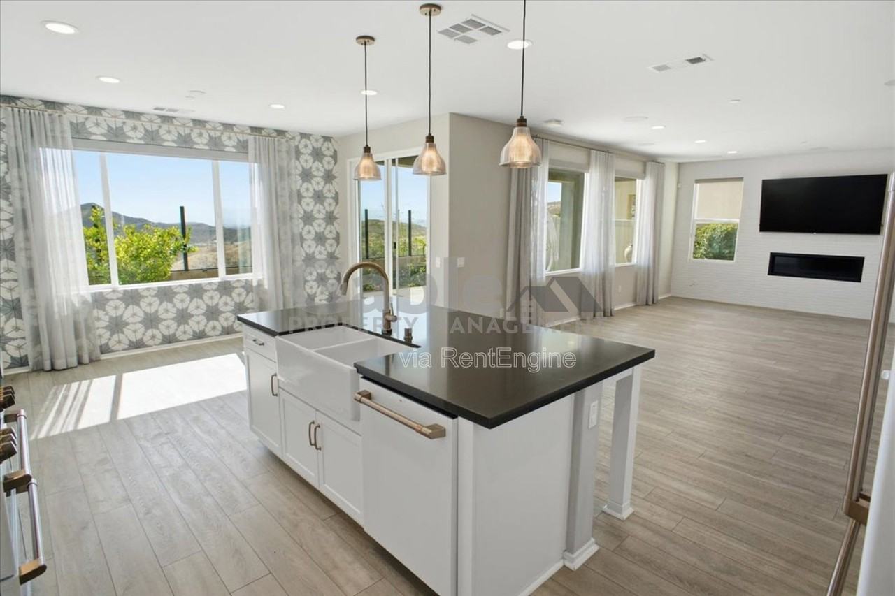 18262 Astro Ct - Photo 3 of 31