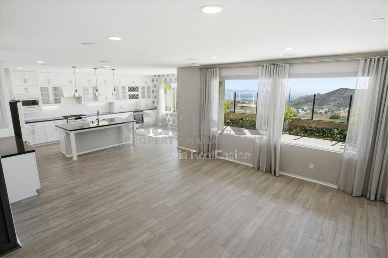 18262 Astro Ct - Photo 4 of 31