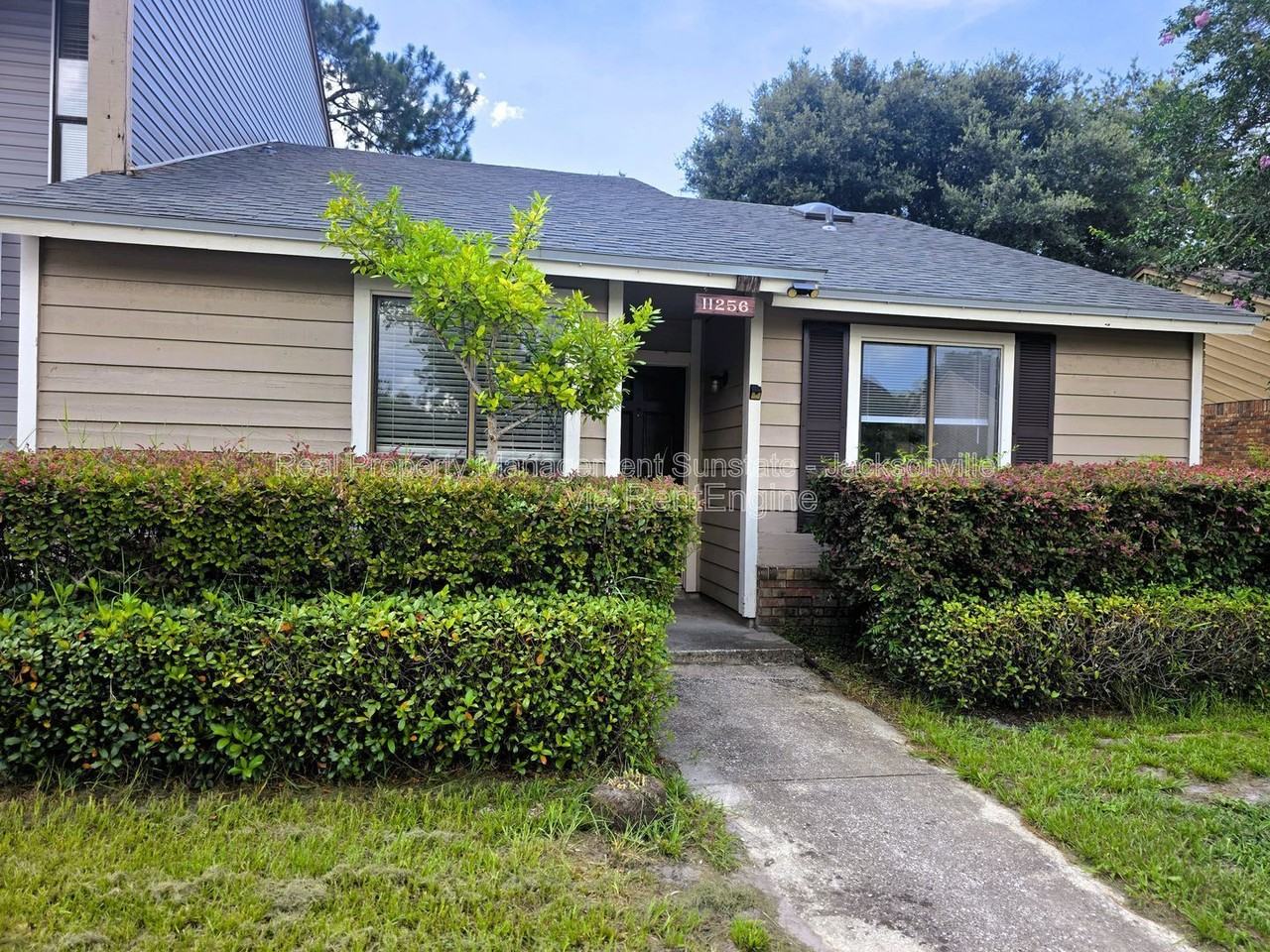 11256 Windtree Dr E - Photo 2 of 19