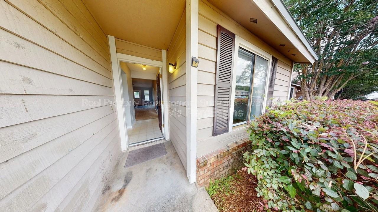 11256 Windtree Dr E - Photo 3 of 19