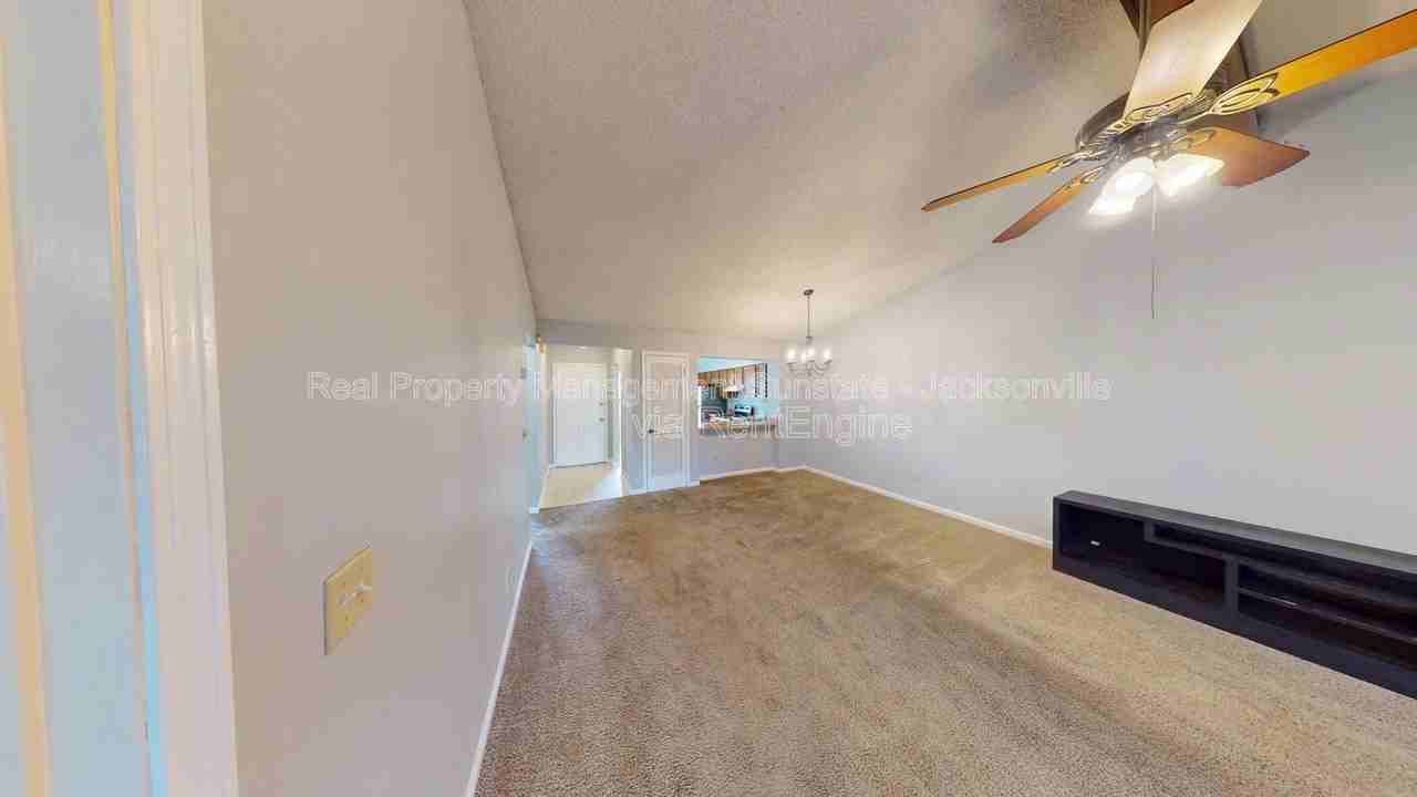 11256 Windtree Dr E - Photo 6 of 19