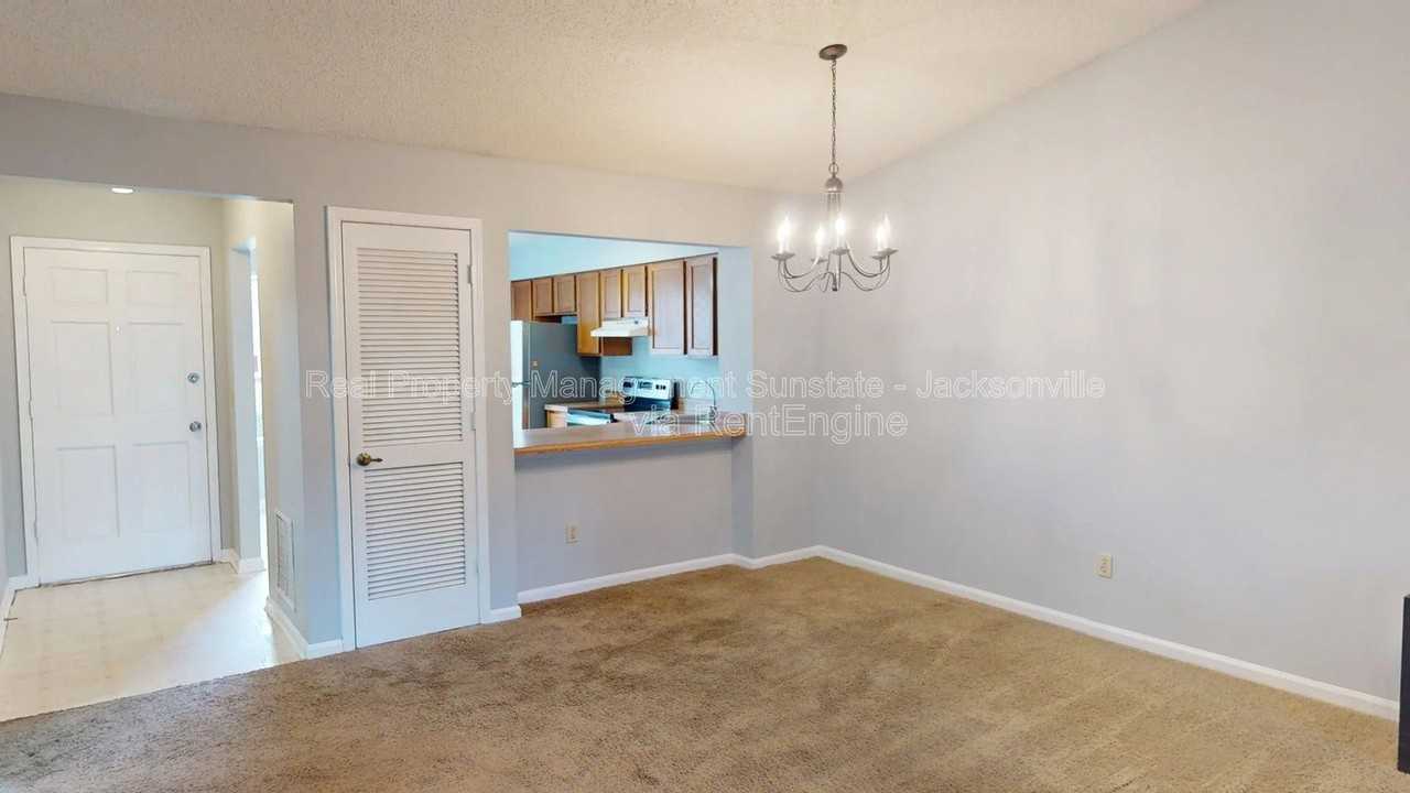 11256 Windtree Dr E - Photo 7 of 19