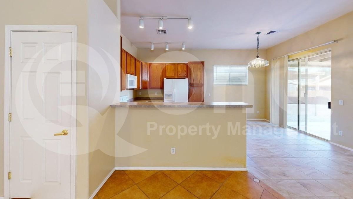 100 N Desert Stream Dr - Photo 2 of 12