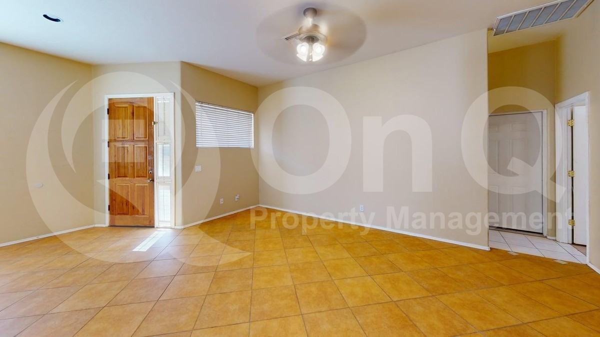 100 N Desert Stream Dr - Photo 4 of 12