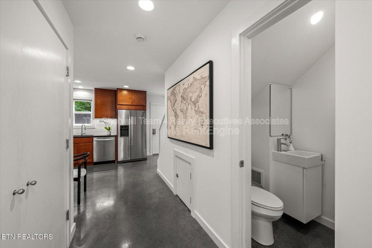 1327 Brown Ave - Photo 6 of 19