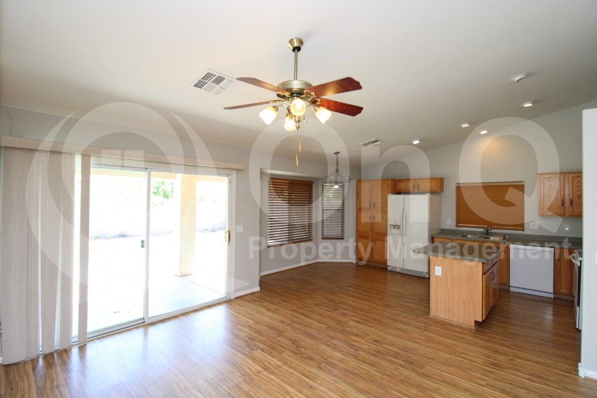 16149 N 163rd Dr - Photo 4 of 19