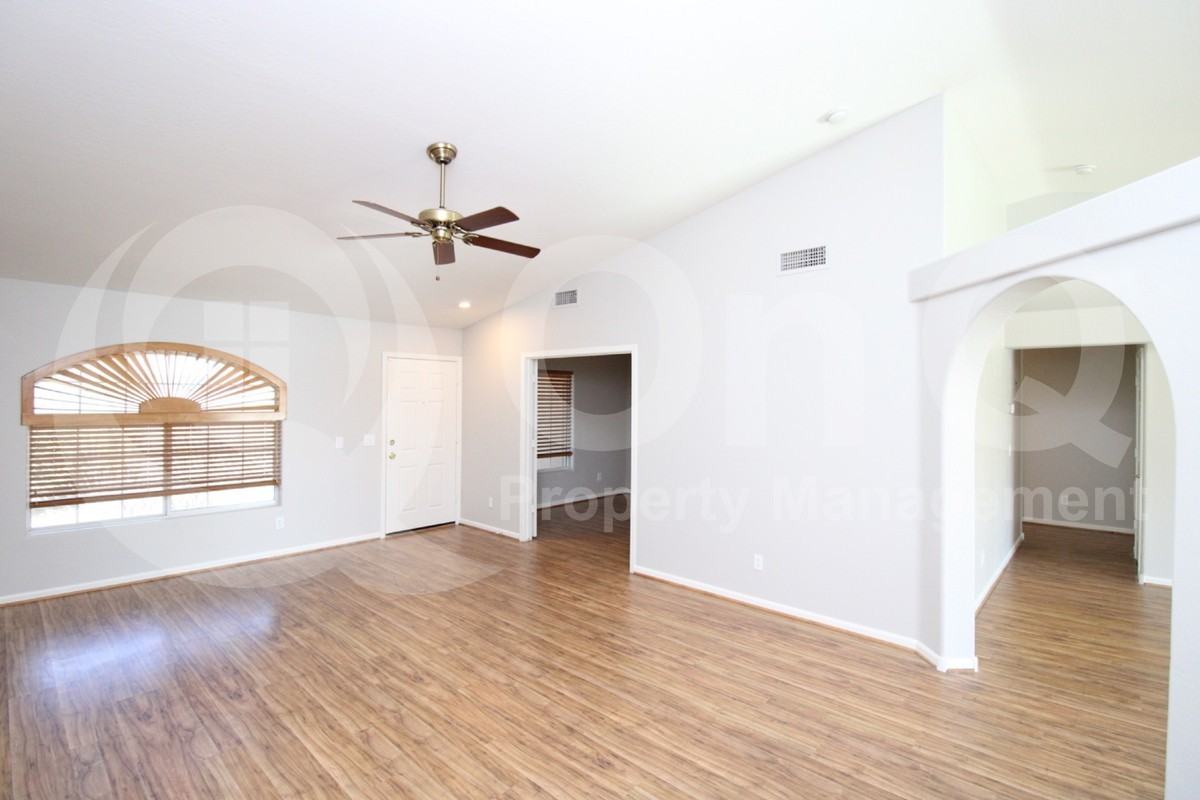16149 N 163rd Dr - Photo 5 of 19