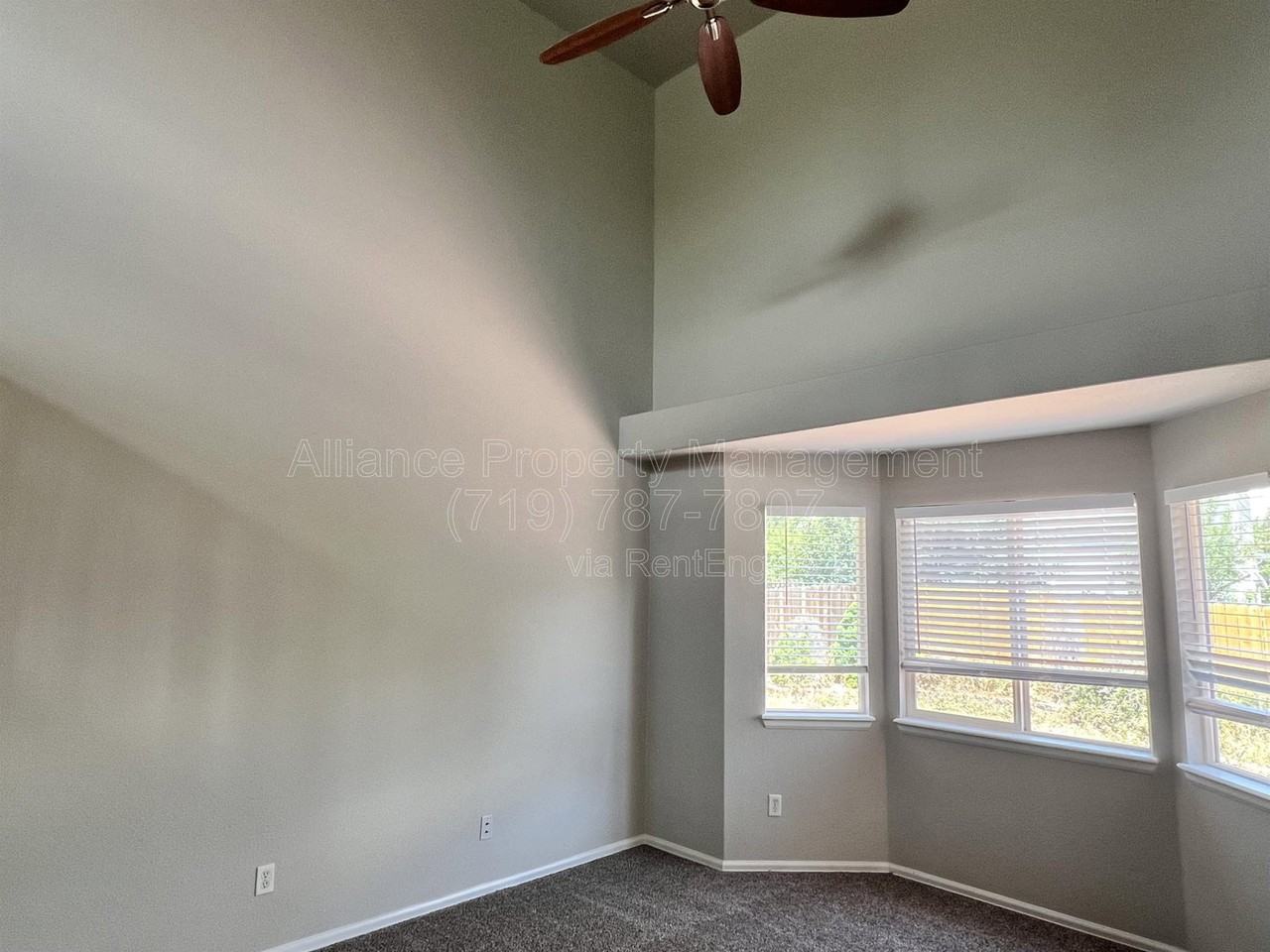 5671 Vermillion Bluffs Dr - Photo 3 of 37