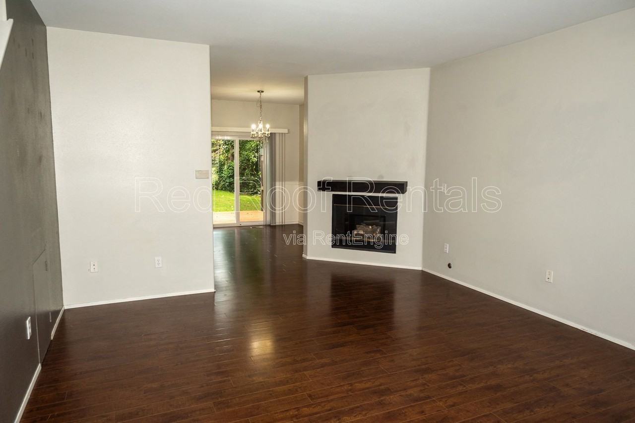 1222 7th St Se #L - Photo 4 of 27