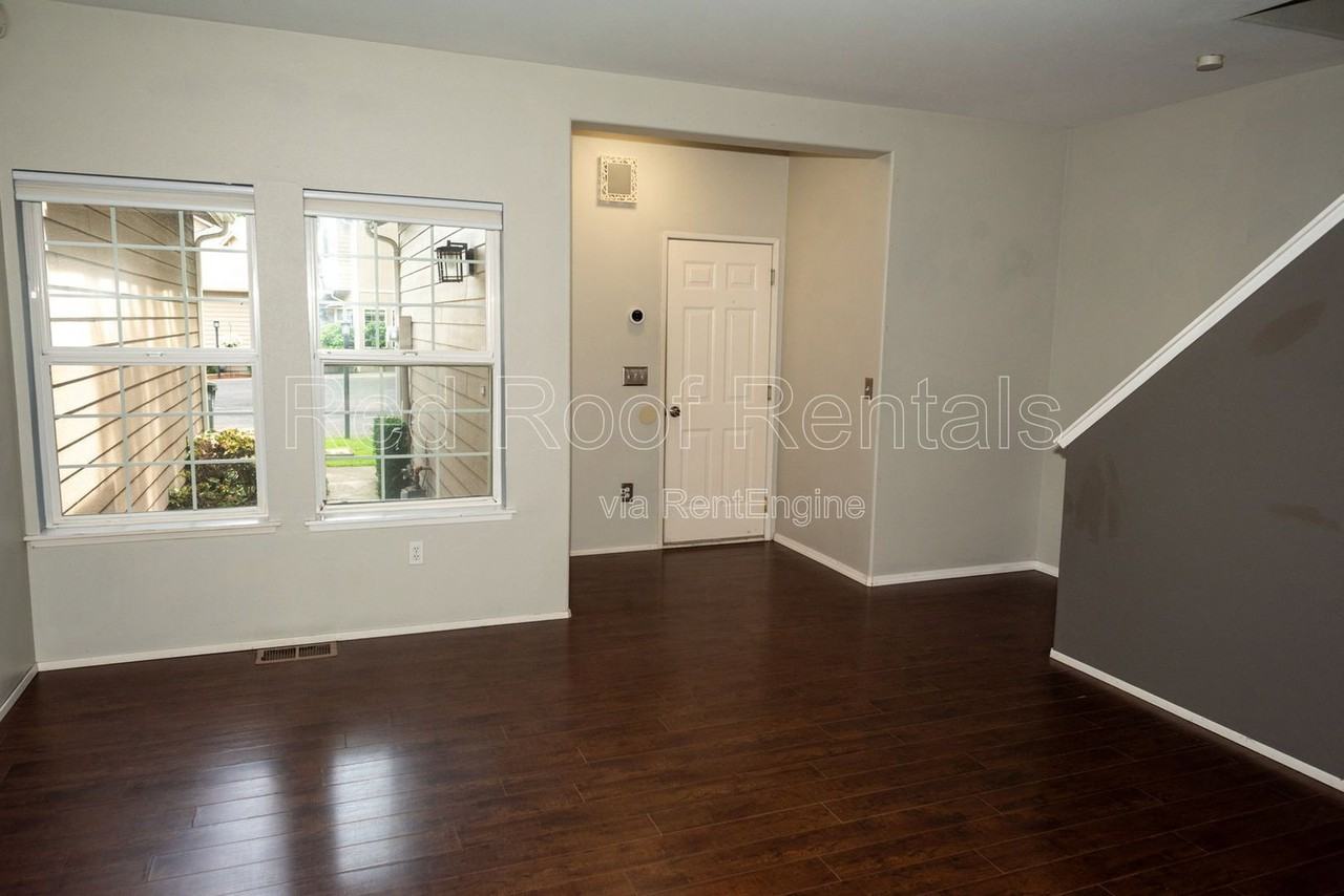 1222 7th St Se #L - Photo 6 of 27
