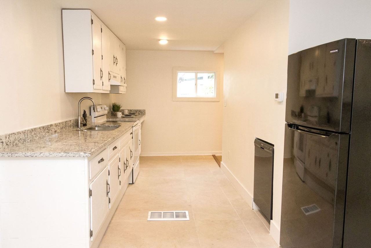 814 N Germantown Rd - Photo 3 of 23