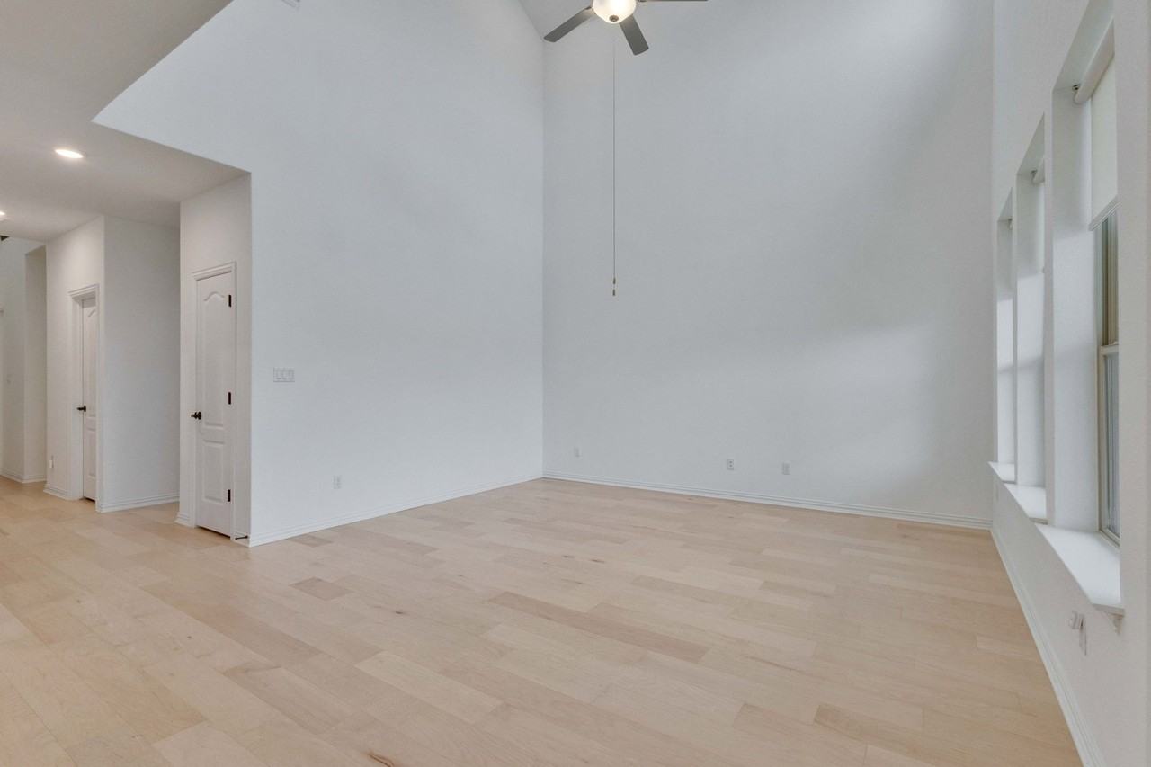 18104 Clairess Ln - Photo 2 of 50