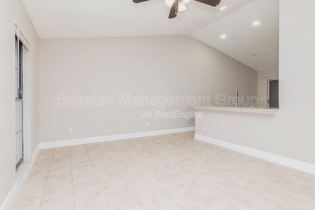 1848 Bonneville Dr - Photo 2 of 9
