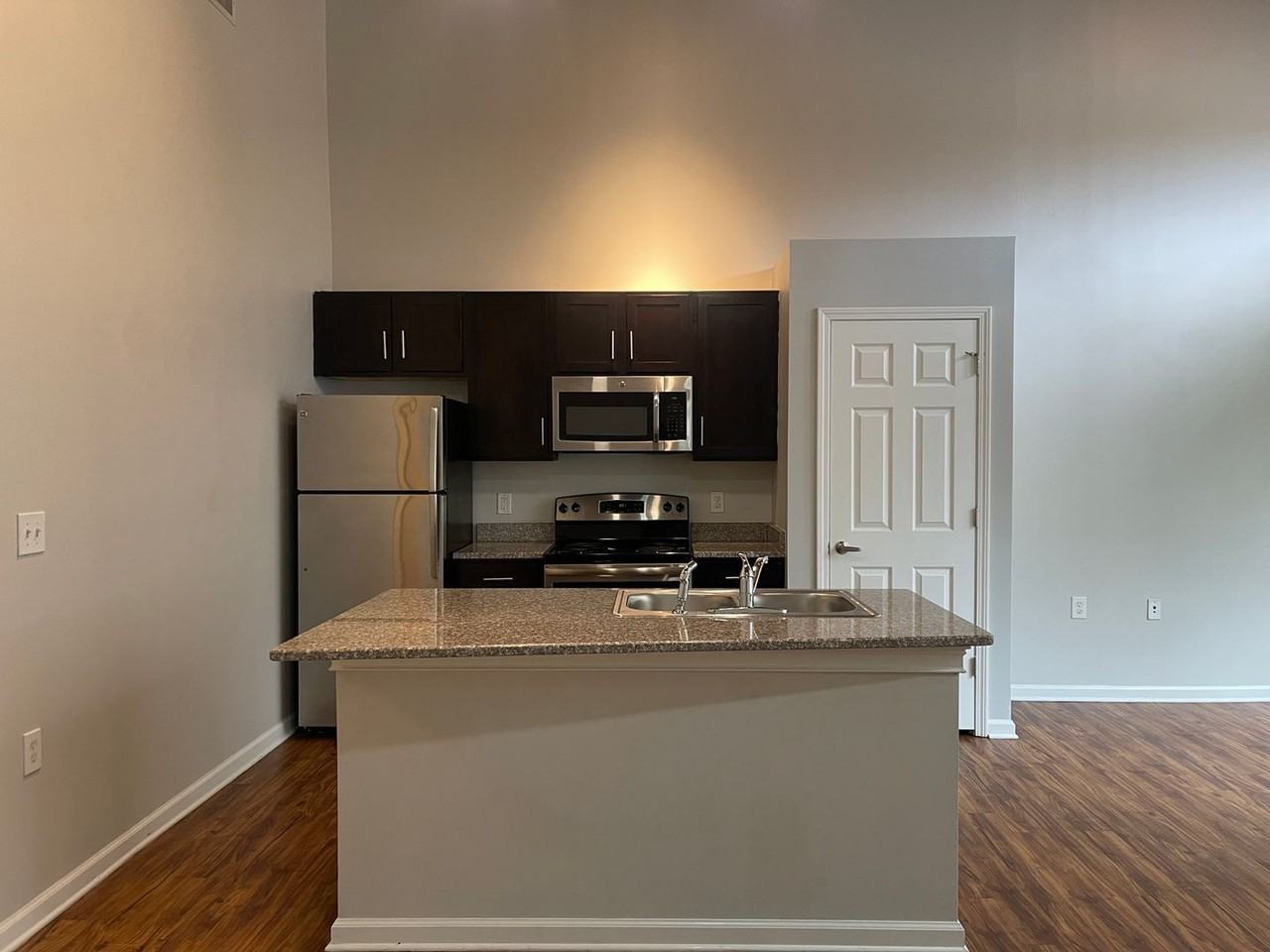 464 Poplar St #1 - Photo 4 of 10