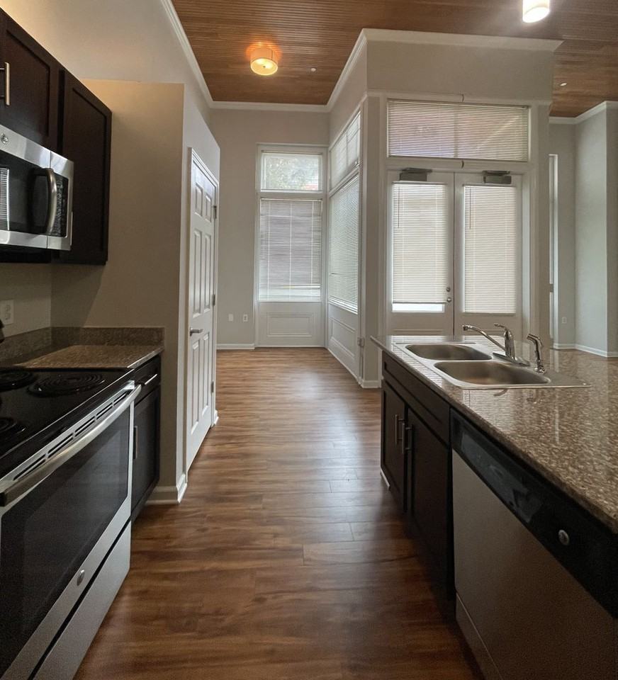 464 Poplar St #1 - Photo 5 of 10