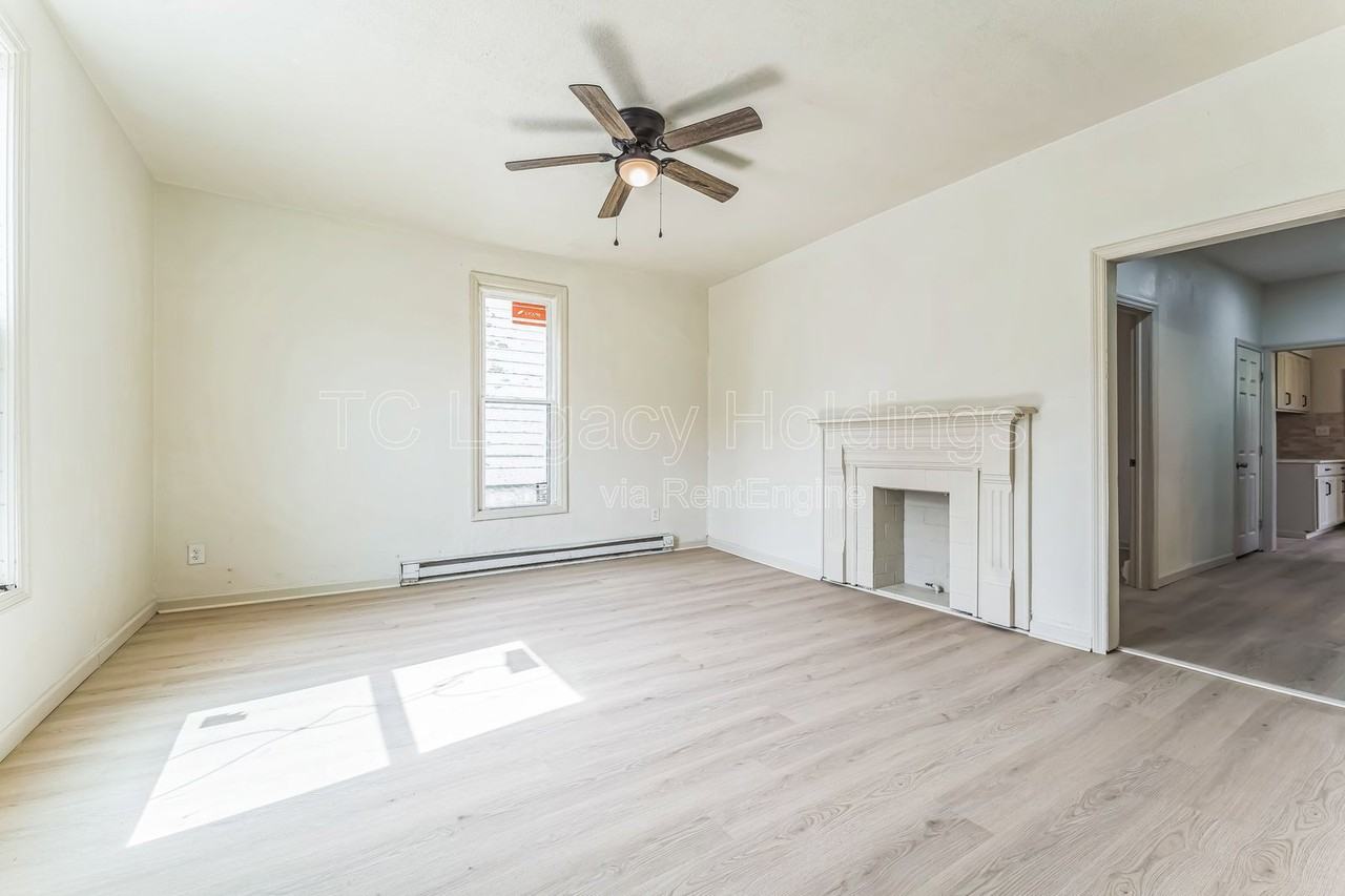 419 Walnut Ave - Photo 3 of 31