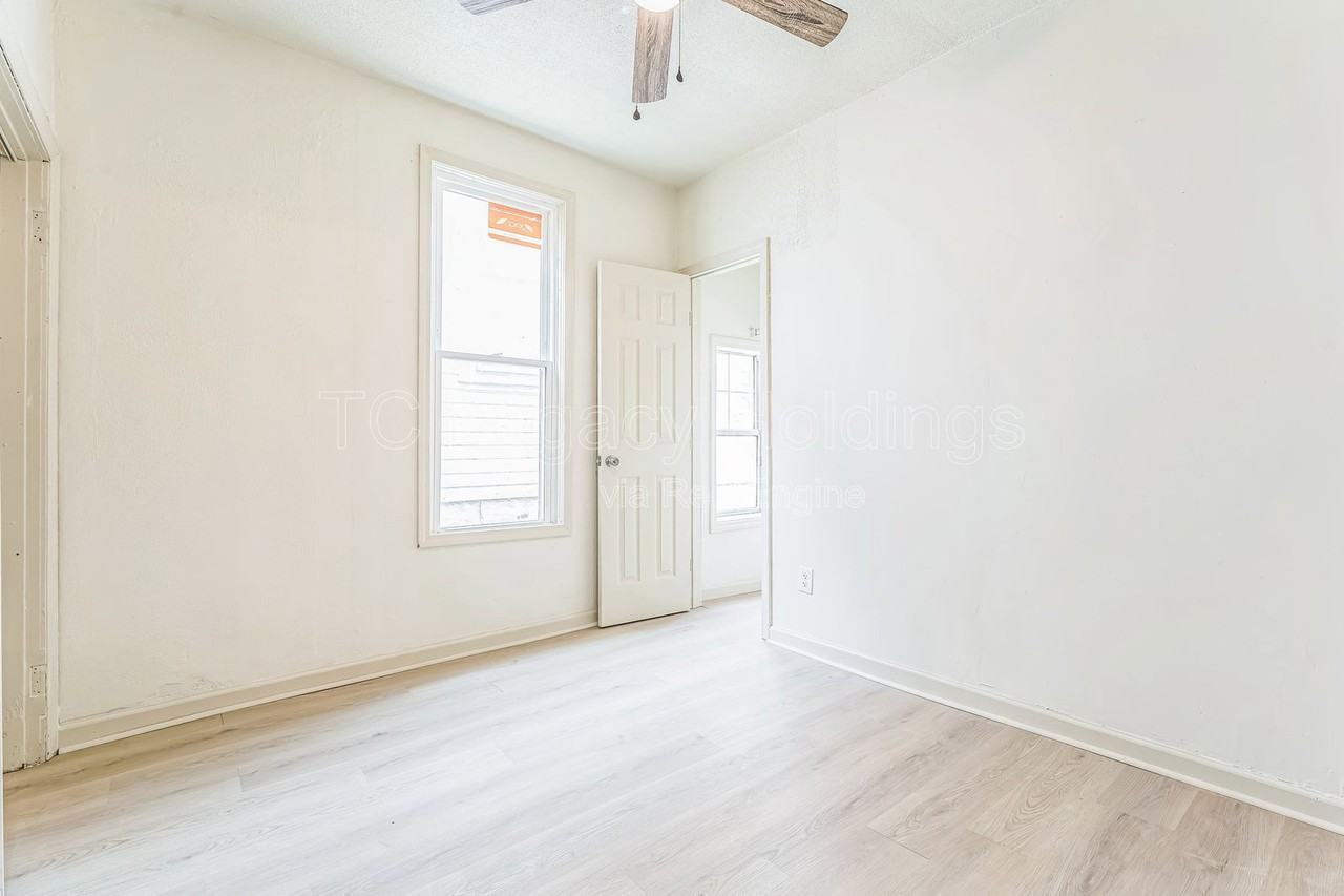 419 Walnut Ave - Photo 7 of 31