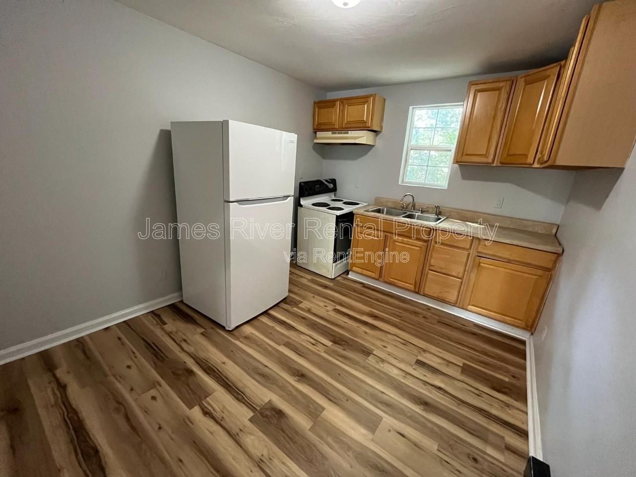 1219 16th St - Photo 4 of 12