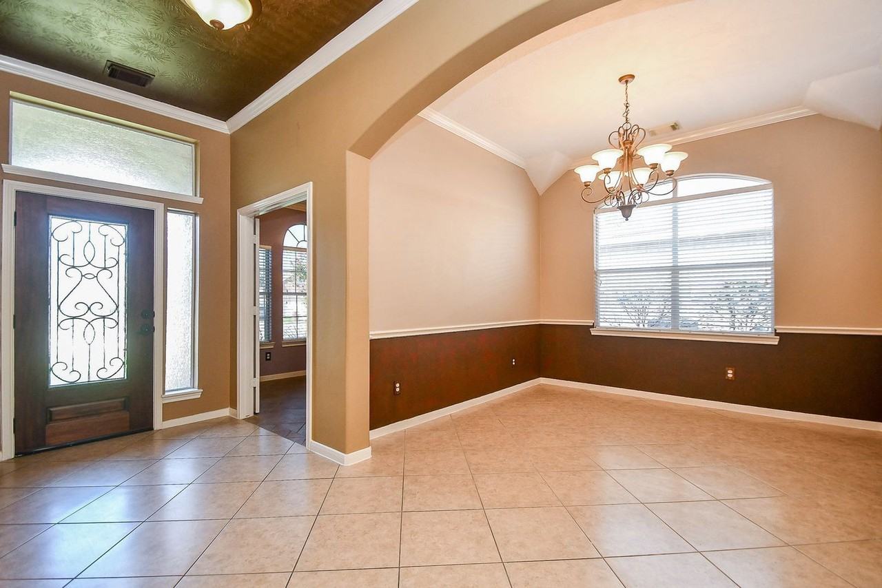 22606 Blanefield Ct - Photo 4 of 32