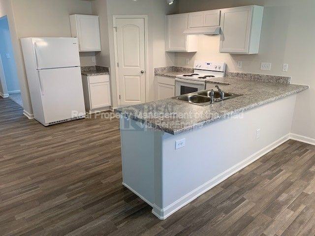 3901 Vershire Ave - Photo 4 of 17