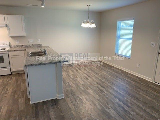 3901 Vershire Ave - Photo 5 of 17