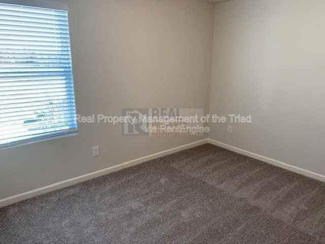 3901 Vershire Ave - Photo 6 of 17