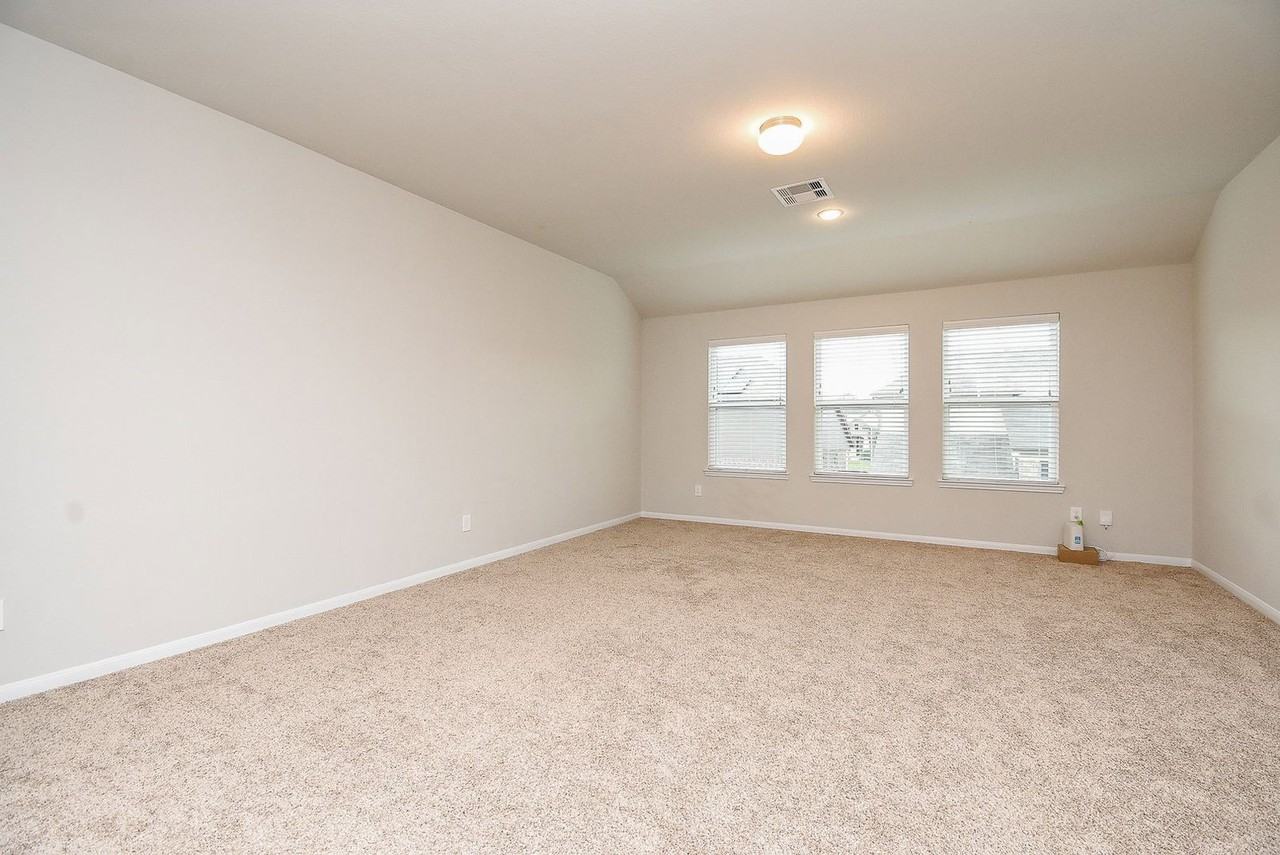 4442 Buentello Dr - Photo 6 of 45