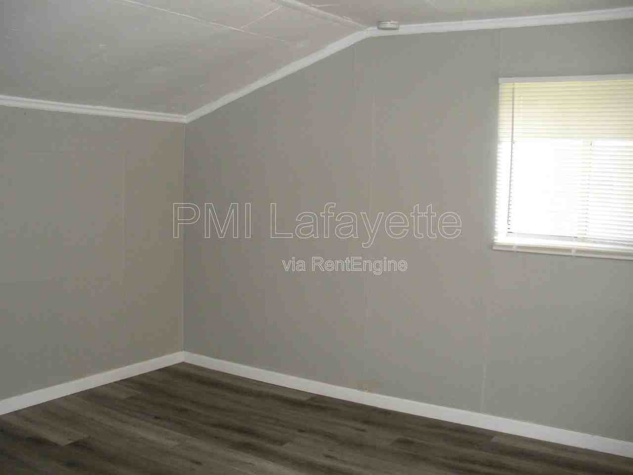 1724 Charles St - Photo 3 of 4