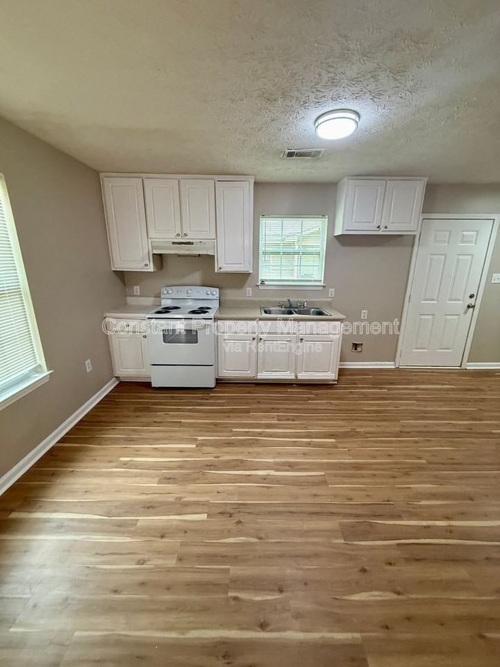 701 English St - Photo 3 of 8