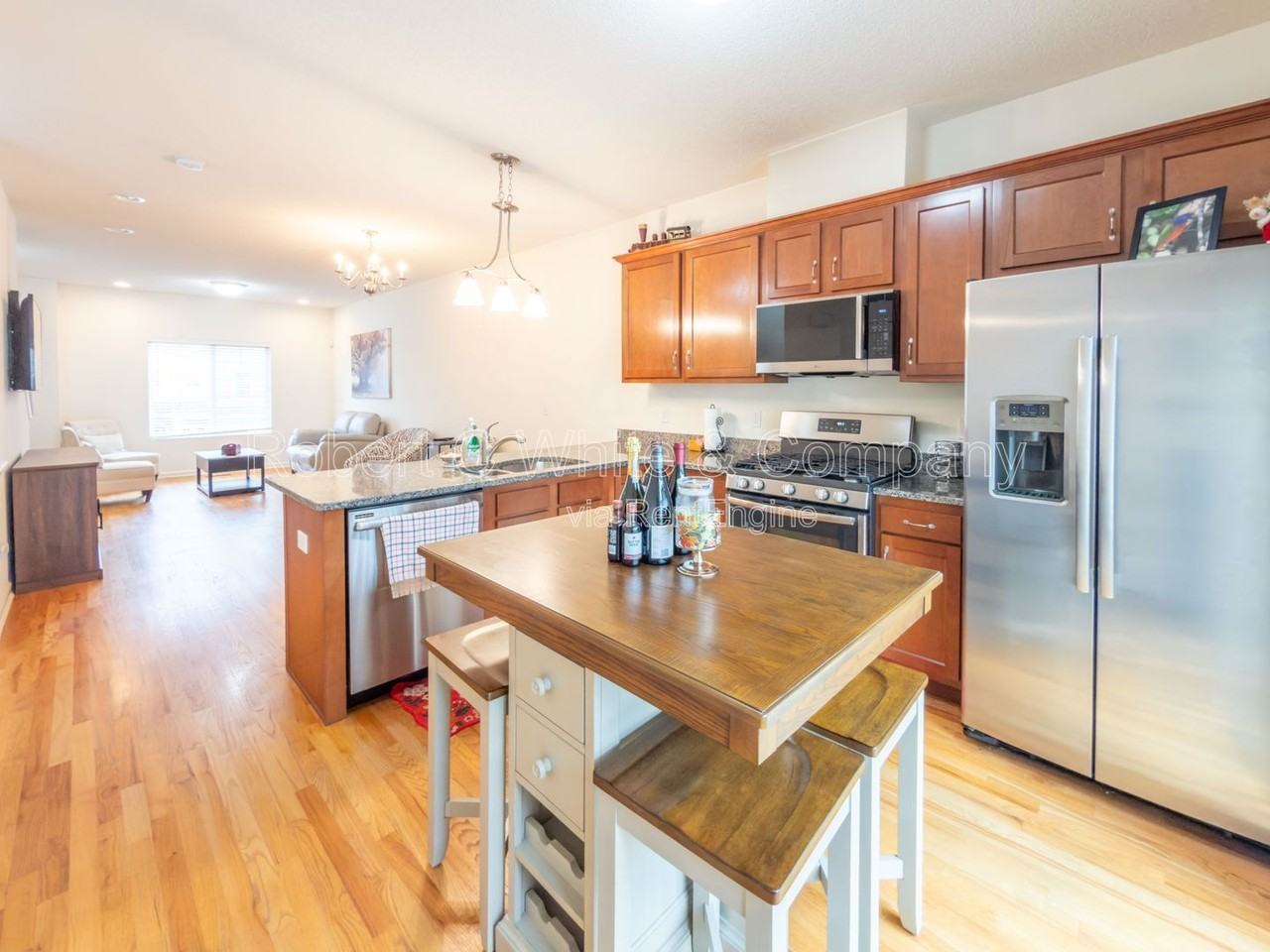 219 Pepin Pl - Photo 5 of 20