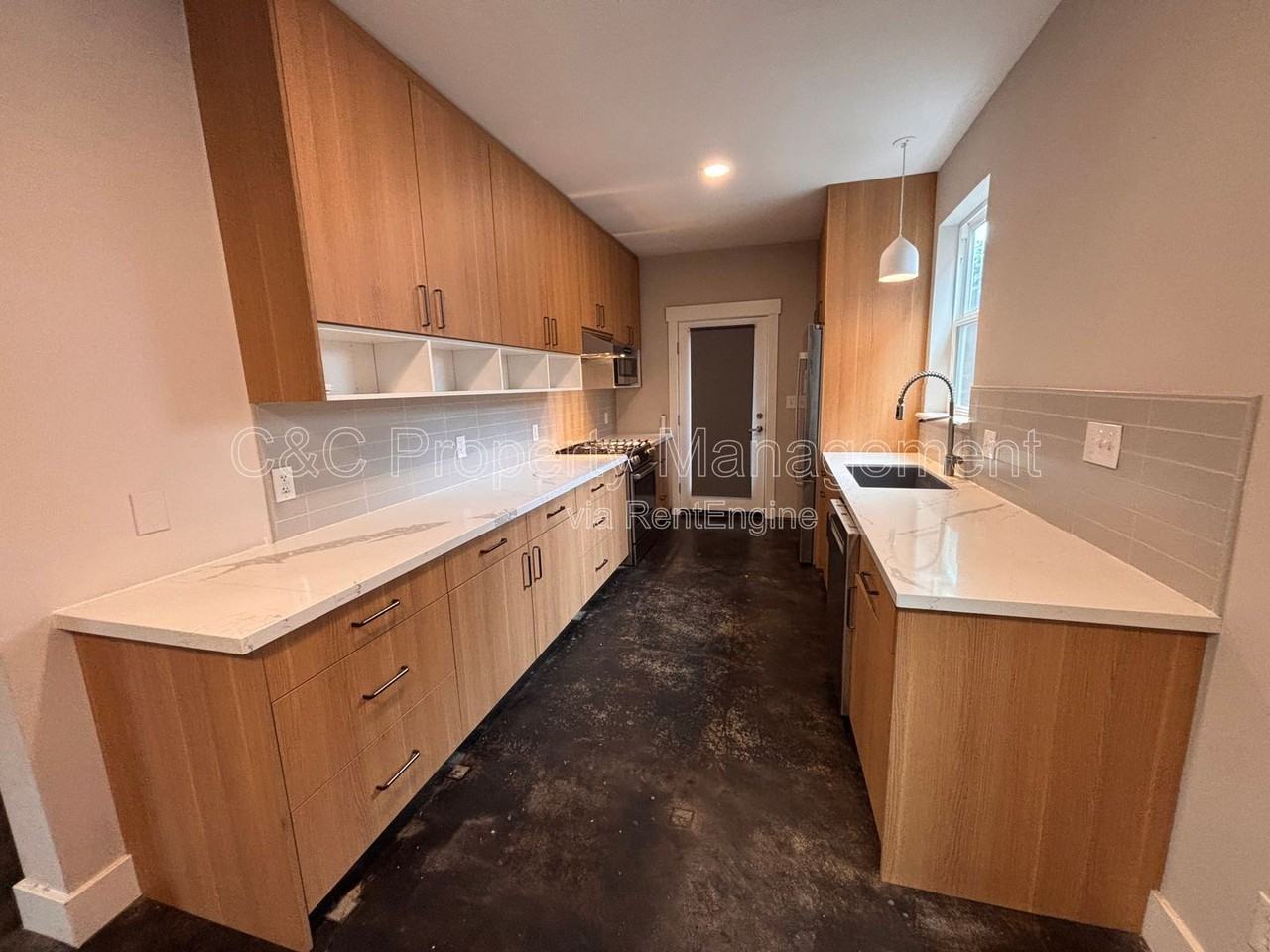 3214 Ettie St - Photo 3 of 12