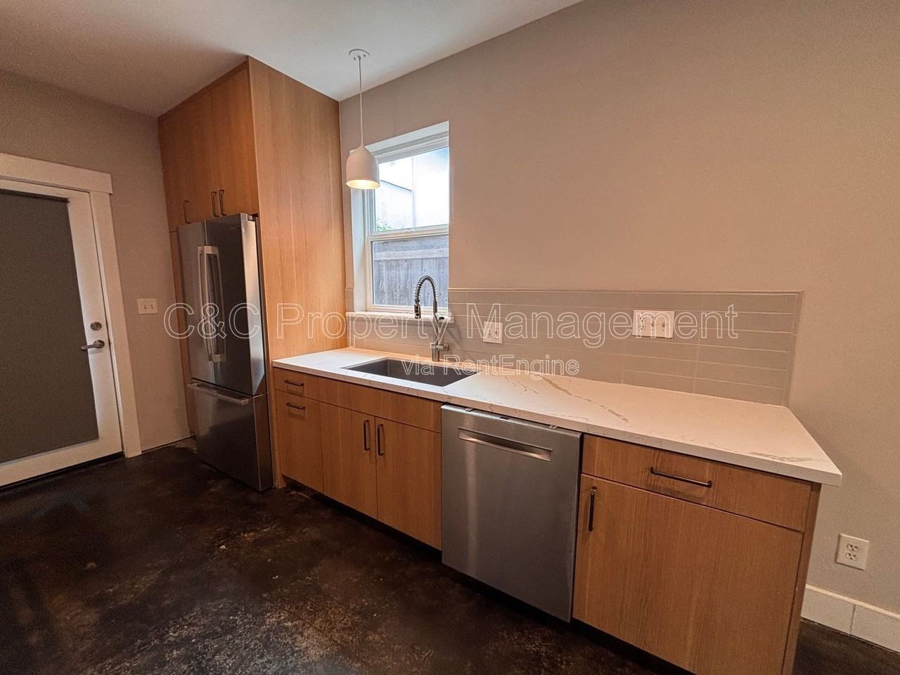 3214 Ettie St - Photo 4 of 12