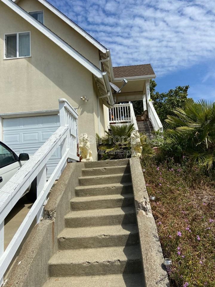 544 Porter St - Photo 2 of 19