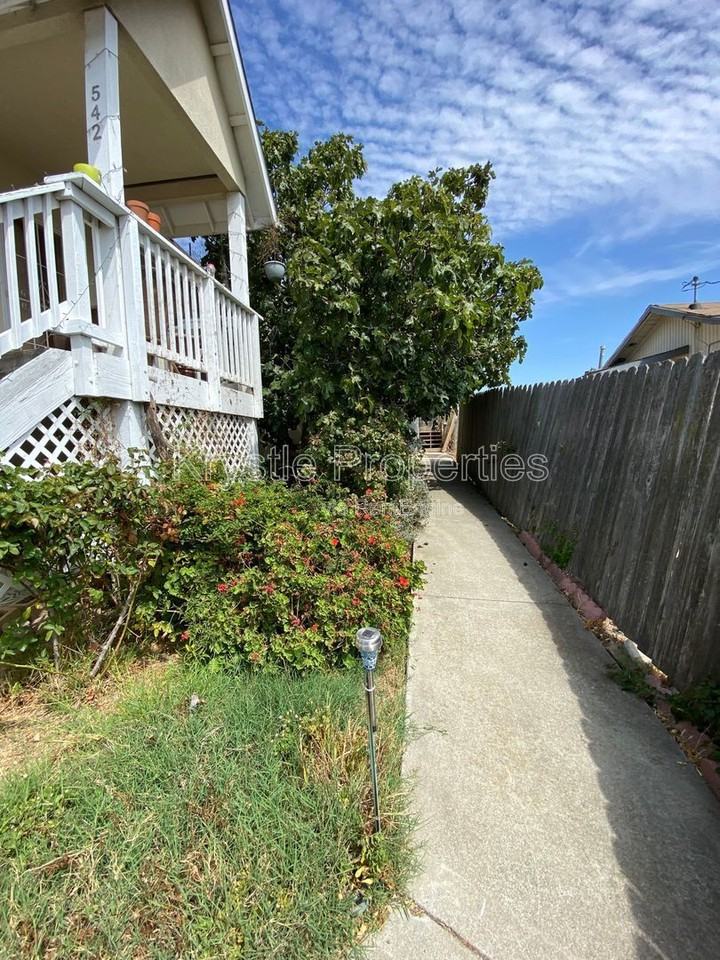 544 Porter St - Photo 3 of 19