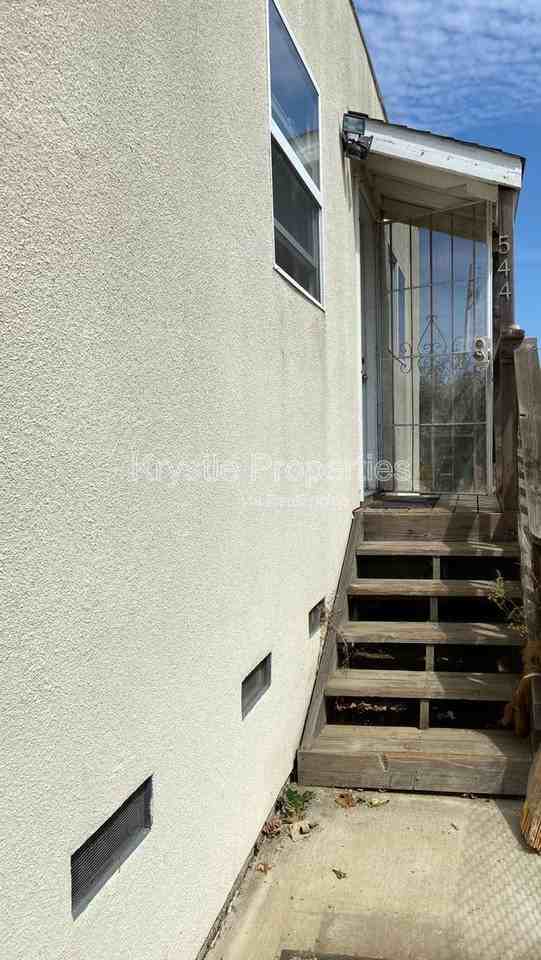 544 Porter St - Photo 5 of 19