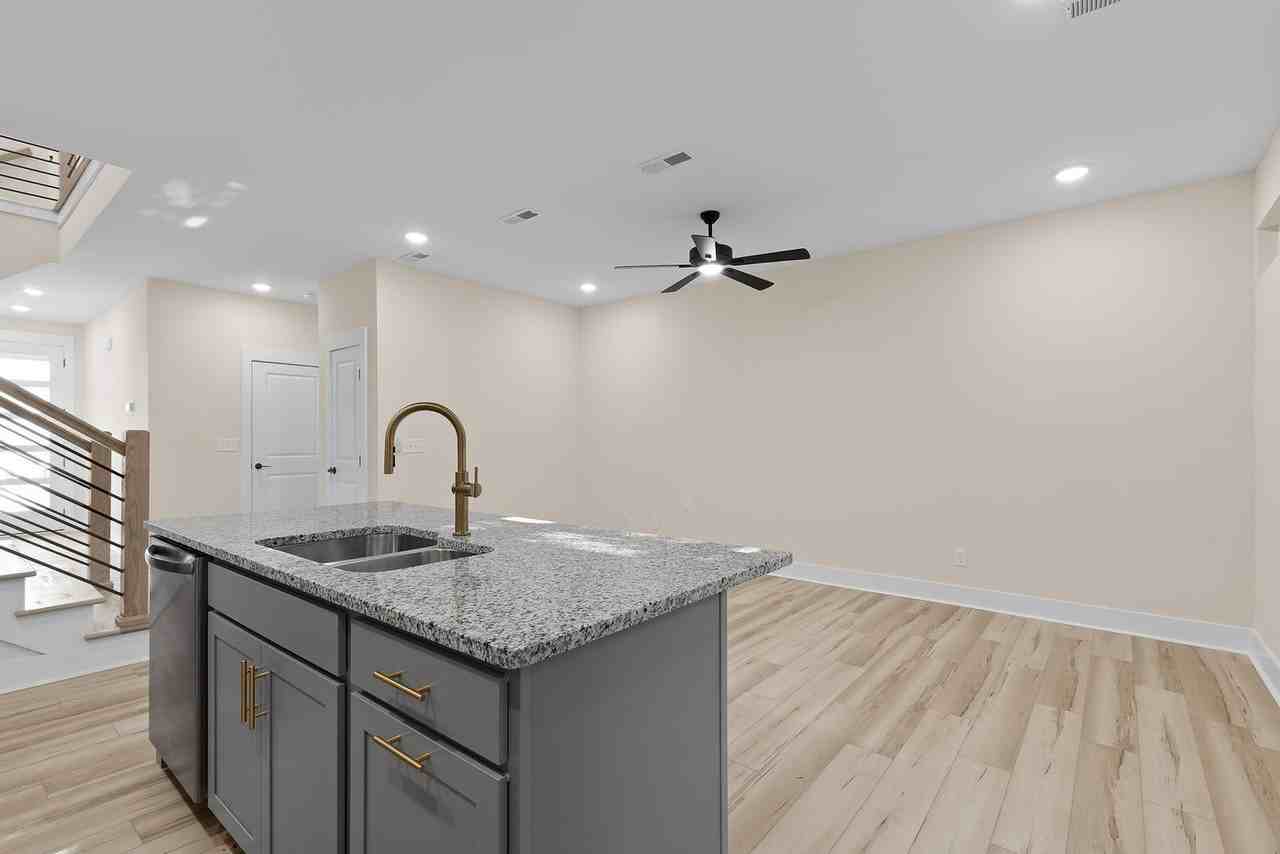 432 Wayne Ave #432 - Photo 5 of 15